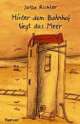 Cover: Hinter dem Bahnhof liegt das Meer